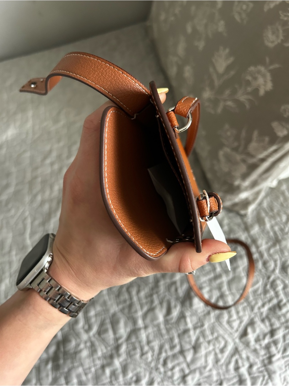 NWT BRAND NEW Leather Crossbody Phone Bag in Tan - Picture 9 of 11